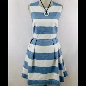 Cute GAP dress with side pockets in light indigo